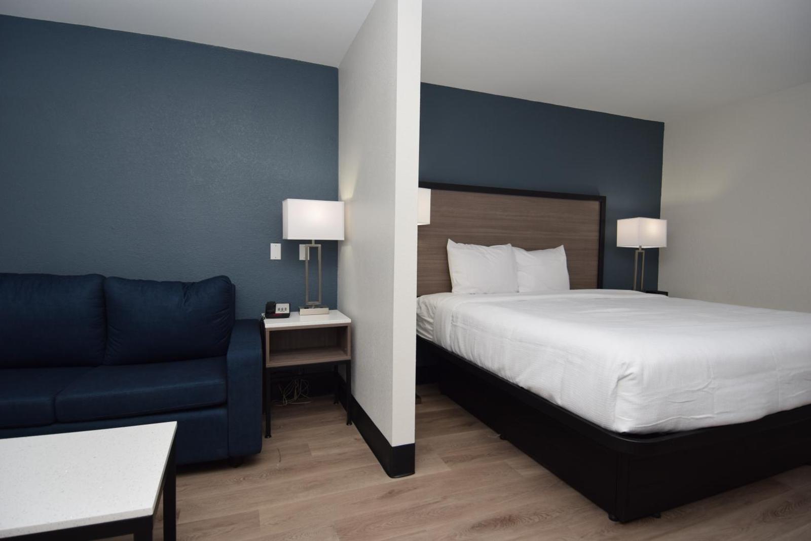 Super 8 by Wyndham Batavia Darien Lake Theme Park Main image 1