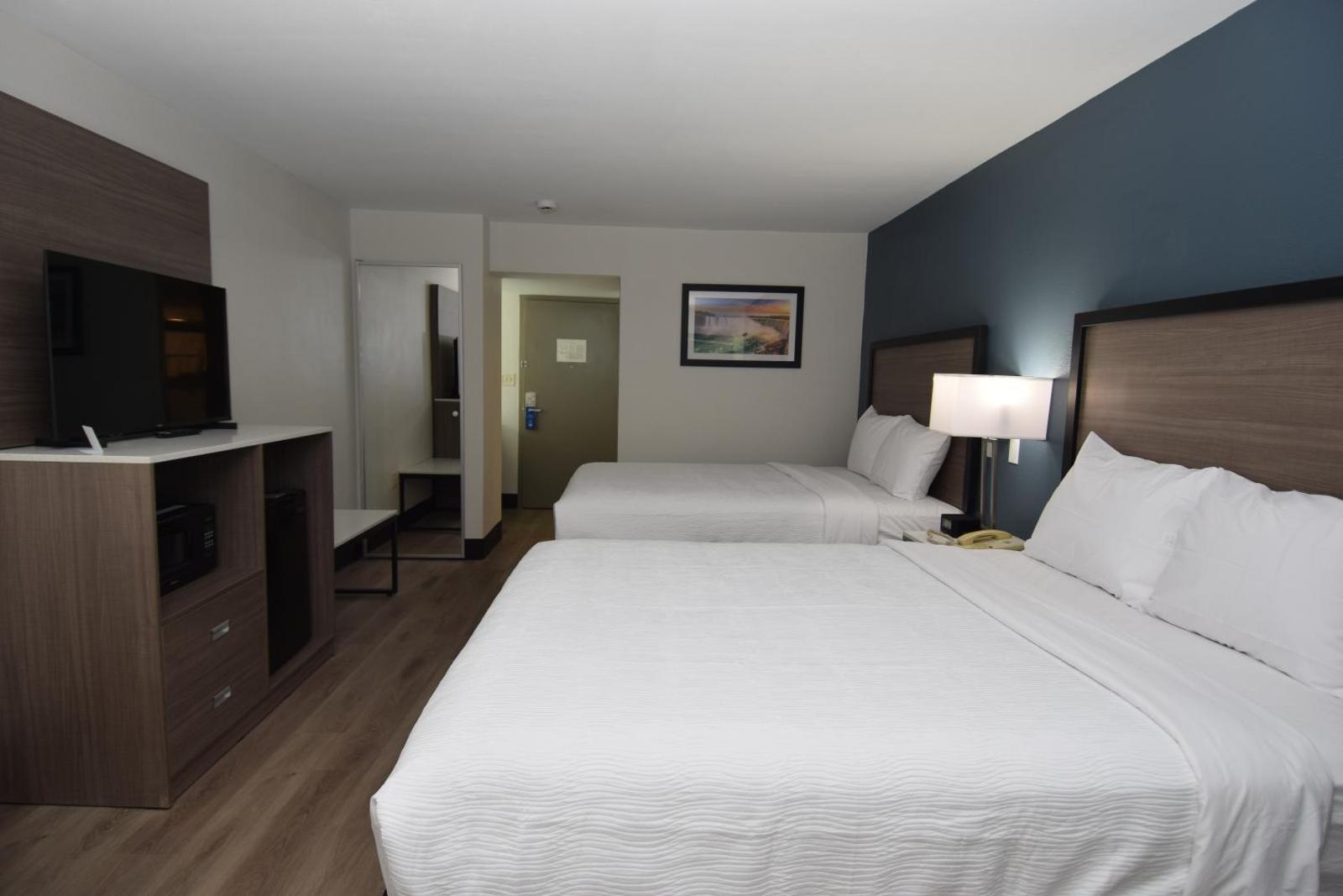 Super 8 by Wyndham Batavia Darien Lake Theme Park Main image 2